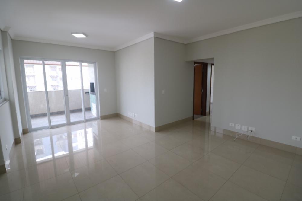 Maringa Apartamento Venda R$700.000,00 Condominio R$550,00 3 Dormitorios 1 Suite Area construida 111.00m2 Maringa Apartamento Venda R$700.000,00 Condominio R$550,00 3 Dormitorios 1 Suite Area construida 111.00m2